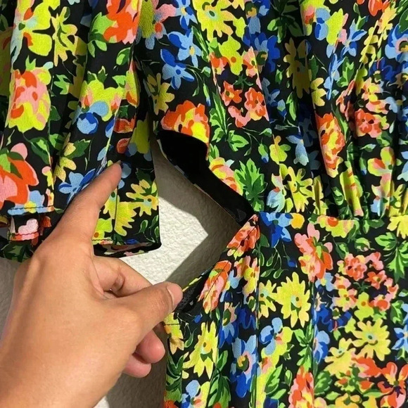 Les Reveries Floral Flutter Sleeve Wrap Dress - Picture 5 of 10